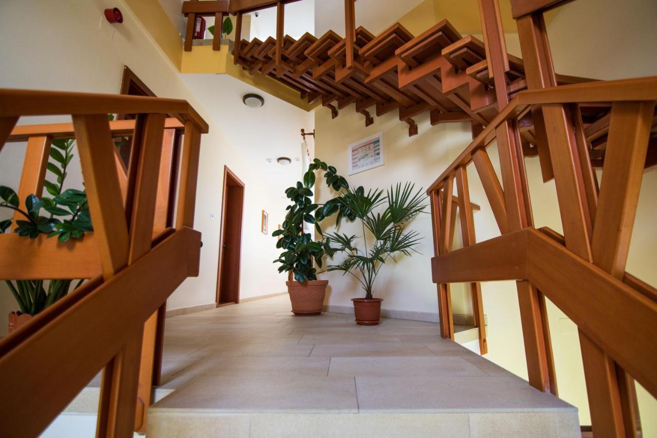 Bonanza Pensiune & Restaurant Mera Экстерьер фото